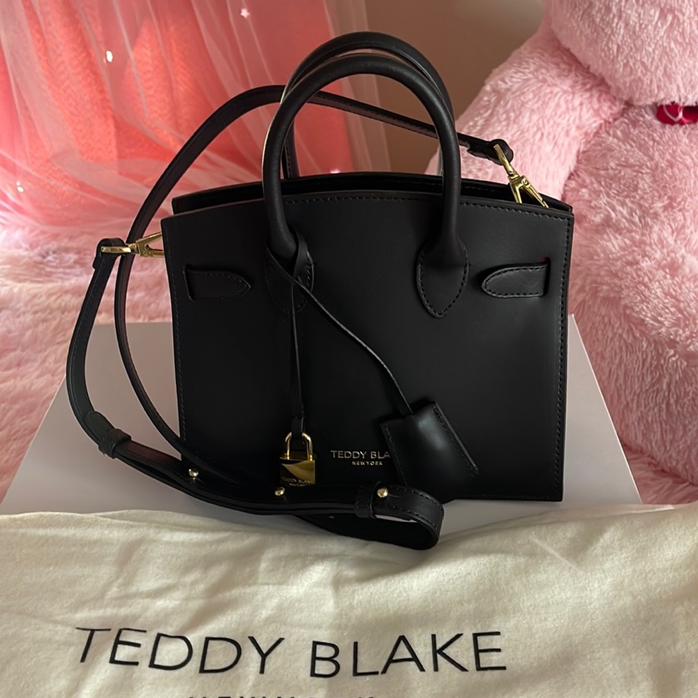 Teddy Blake 😍👜